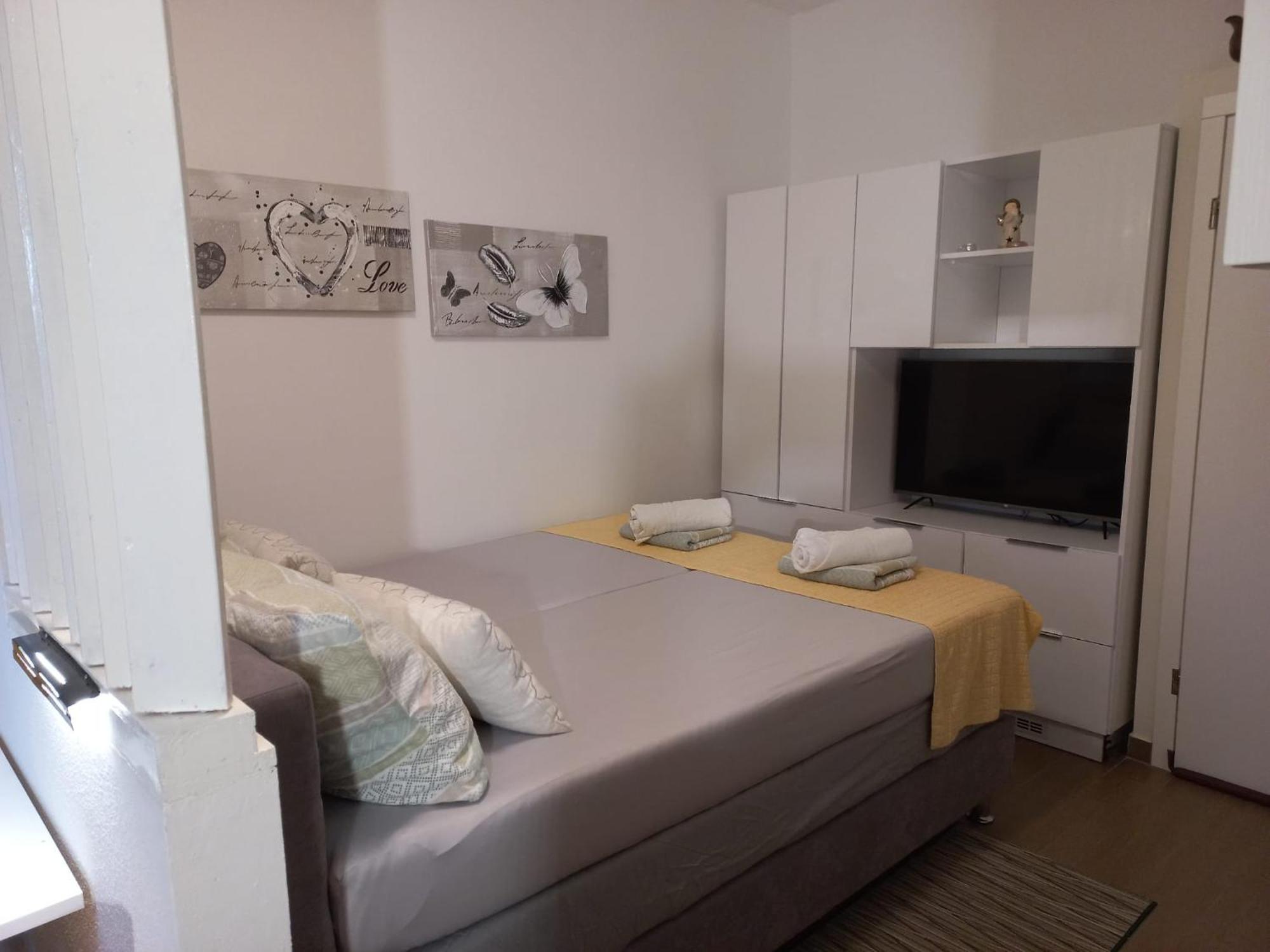 Studio Apartment With Pool Pula Luaran gambar